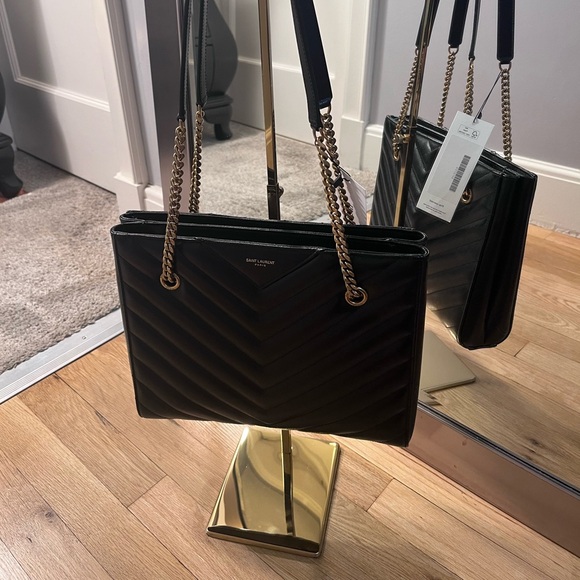 SOLD Saint Laurent Tribeca Shoulder Bag With Gold Hardware - Picture 3 of 15